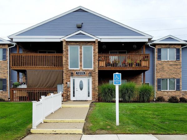 1205 Harbour Drive, Unit 35, Trenton, Mi 48183