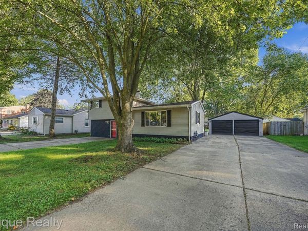 8580 Nancy Avenue, Utica, Mi 48317