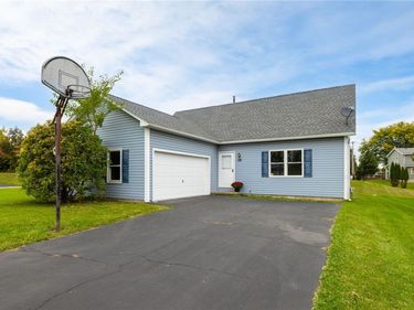 132 Grangerford Hts , West Henrietta, NY 14586