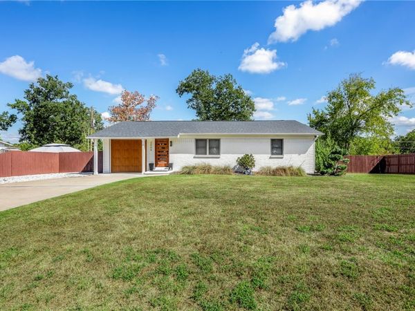 2004 Oakwood Avenue , Bentonville, AR 72712