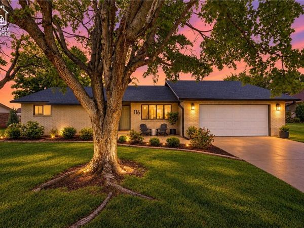 116 W 26th Circle, Fayetteville, AR 72701