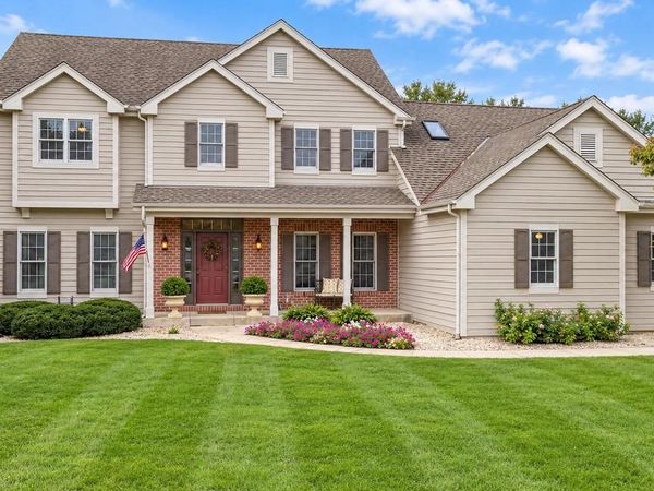 11235 N Westwood CIRCLE, Mequon, WI 53097