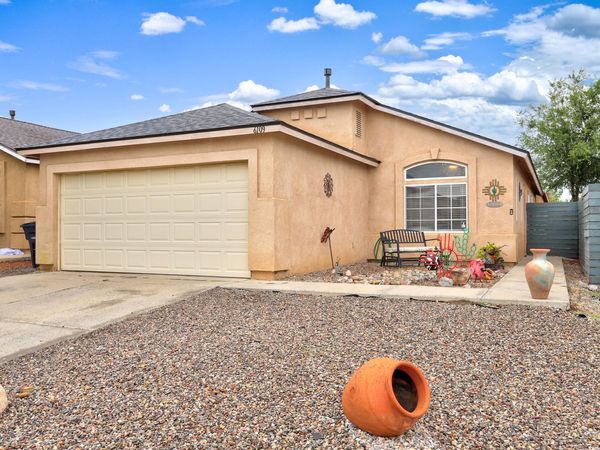 6109 Cyonus Avenue NW, Albuquerque, NM 87114
