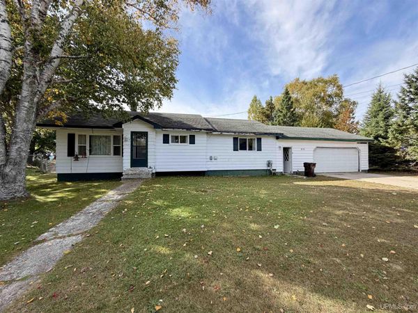 215 N 1st Street, Manistique, MI 49854