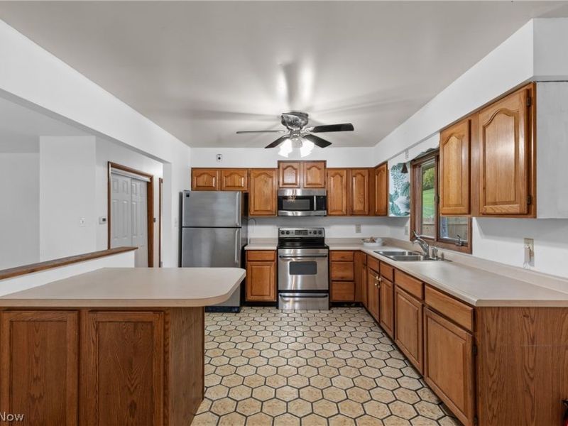 61558 W Central Avenue, Shadyside, OH 43947 Photo 3