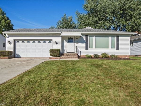 1578 Chelmsford Road , Mayfield Heights, OH 44124