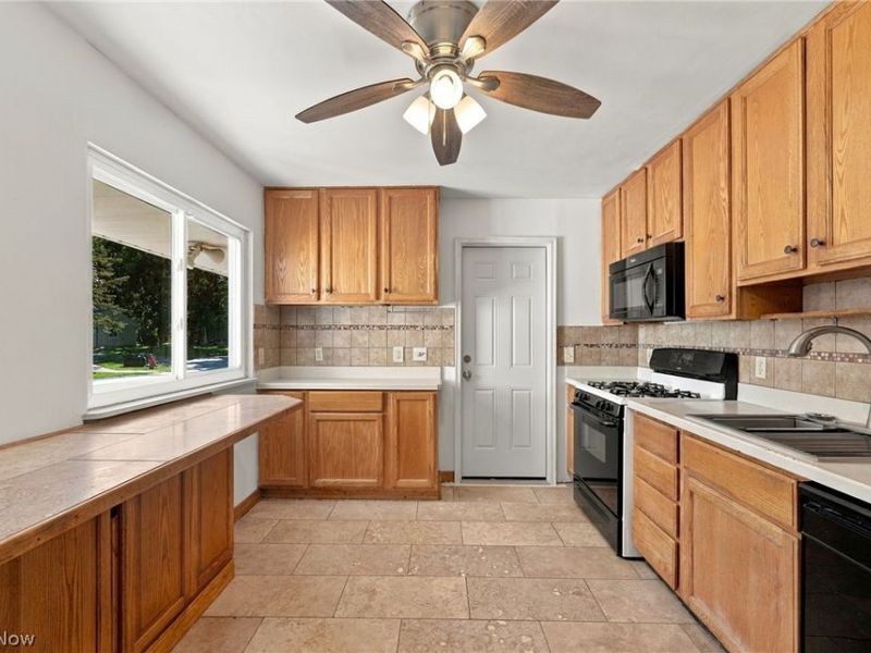 6410 Newland Drive, Parma Heights, OH 44130 Photo 16