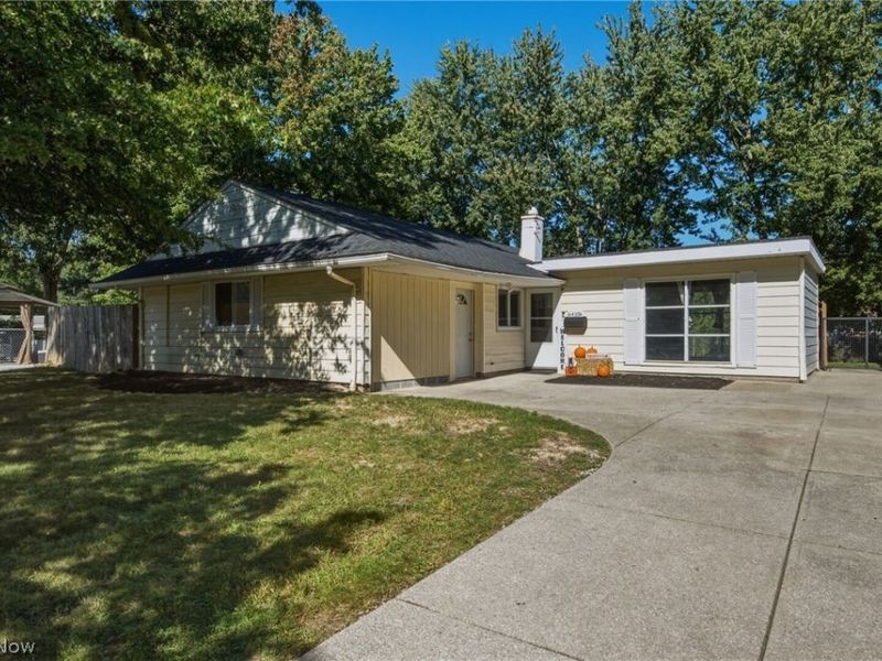 6410 Newland Drive, Parma Heights, OH 44130 Photo 2