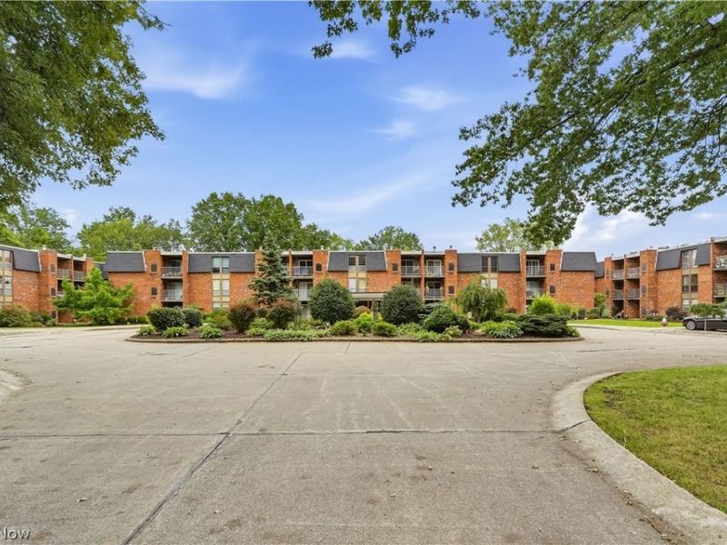 4187 Columbia Road, Unit 136, North Olmsted, OH 44070 Photo 3