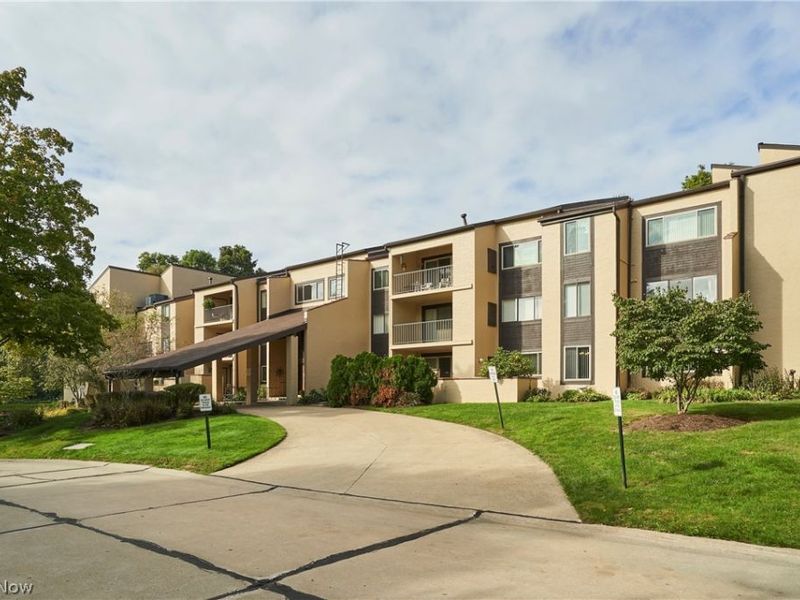 1008 Bunker Drive, Unit 101, Fairlawn, OH 44333 Photo 1
