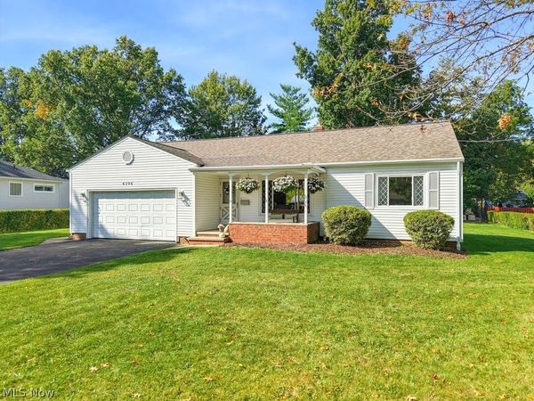 4394 Selhurst Road , North Olmsted, OH 44070