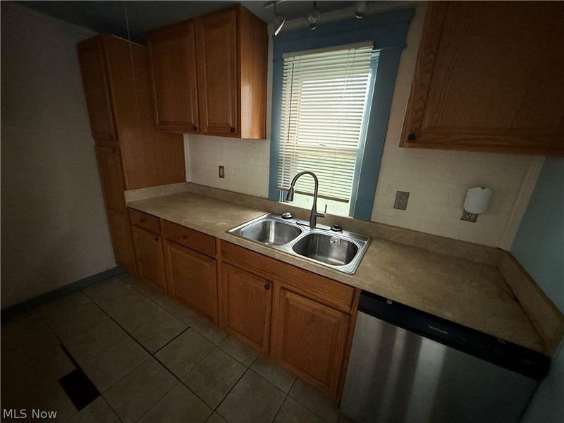 500 E 129th Street, Cleveland, OH 44108 Photo 10