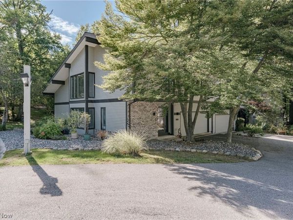 6889 Woodwalk Drive , Unit 46, Brecksville, OH 44141