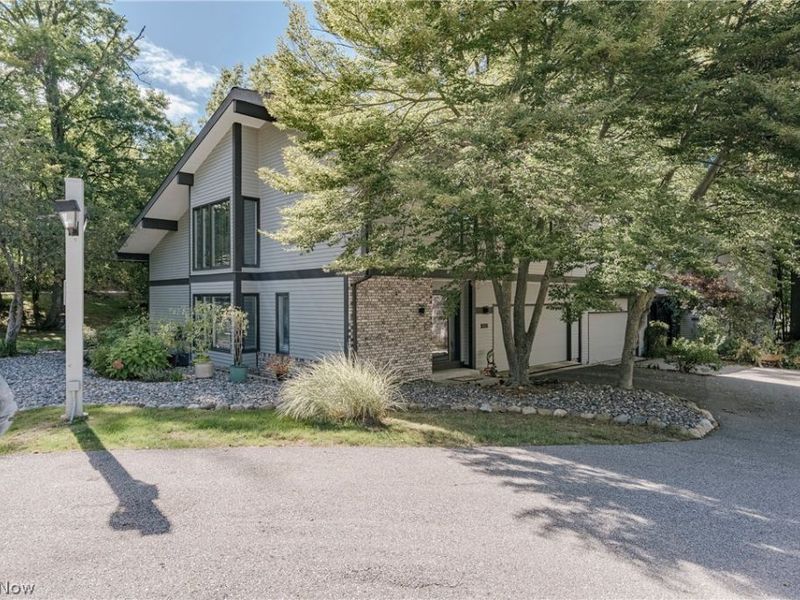 6889 Woodwalk Drive, Unit 46, Brecksville, OH 44141 Photo 1