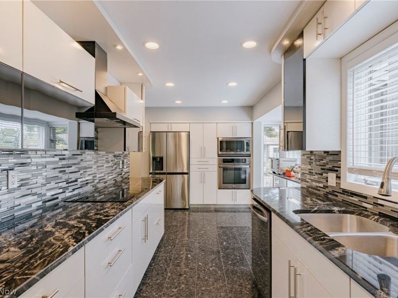 6889 Woodwalk Drive, Unit 46, Brecksville, OH 44141 Photo 9