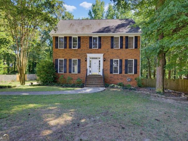 2711 Lochraven Court, Snellville, GA 30039