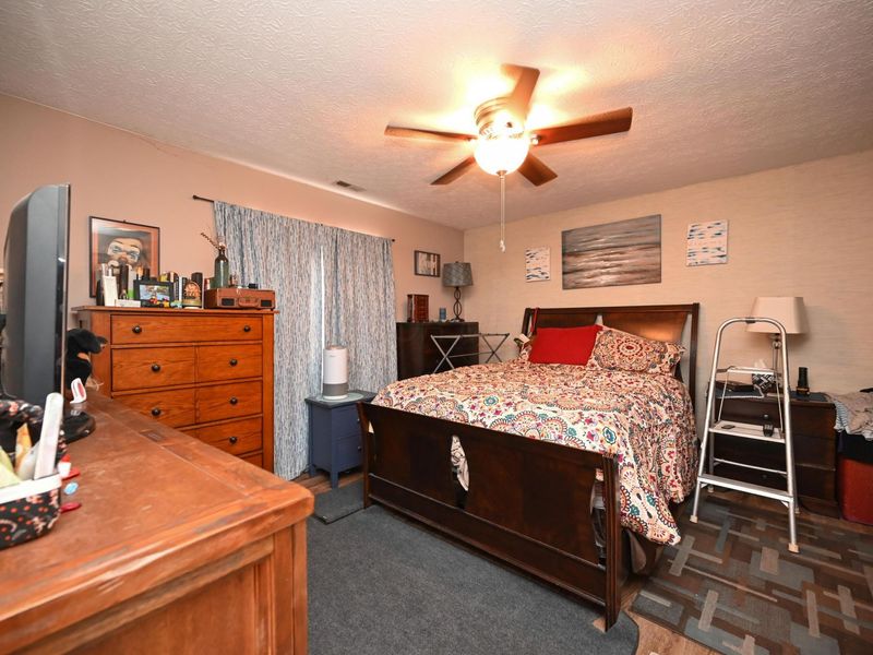 606 Hampton Woods Drive , Marion, OH 43302 Photo 13