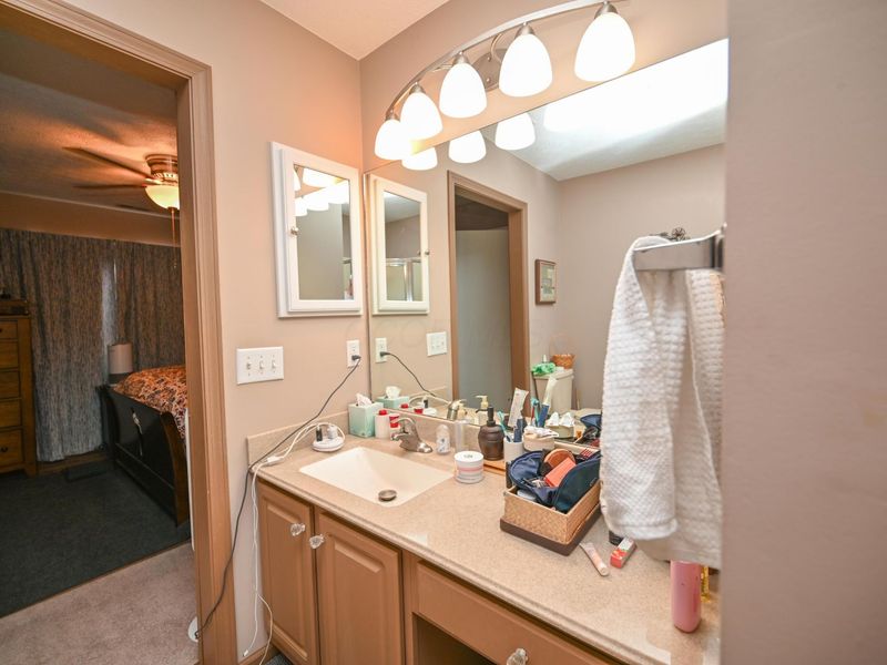 606 Hampton Woods Drive , Marion, OH 43302 Photo 16
