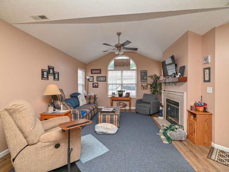 606 Hampton Woods Drive , Marion, OH 43302 Photo 2