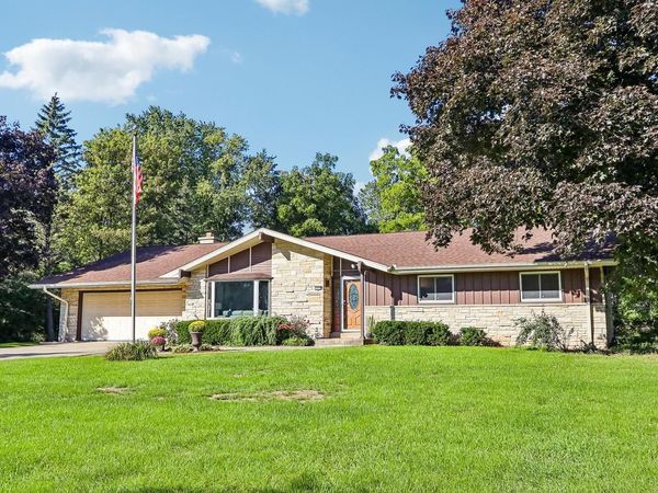 1555 Valley Ridge DRIVE, Brookfield, WI 53005