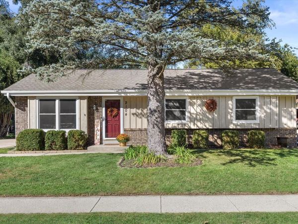 2104 Garland AVENUE, Waukesha, WI 53188