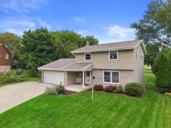 1324 W Paradise COURT, Glendale, WI 53209