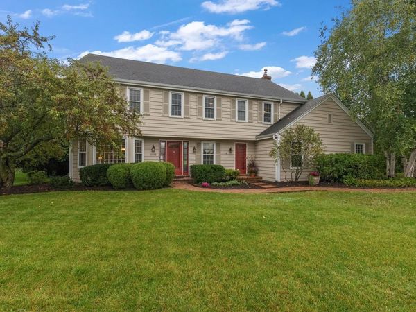 3925 W Sherbrooke DRIVE, Mequon, WI 53092