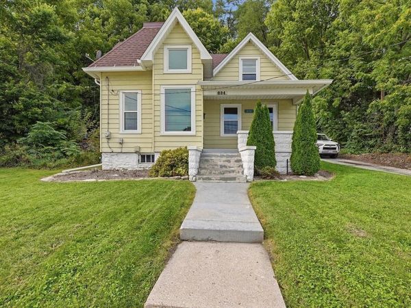 634 E North STREET, Waukesha, WI 53188