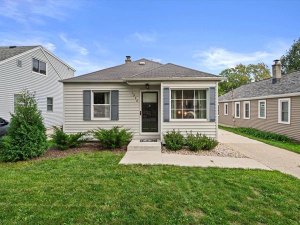 1908 N 118th STREET, Wauwatosa, WI 53226