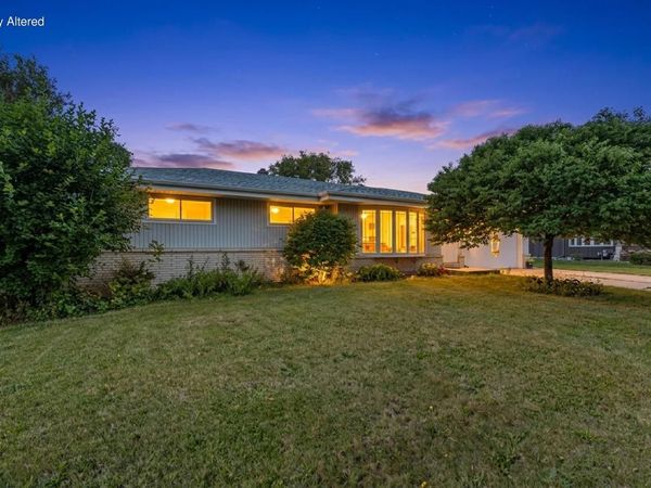 5830 Lakeview DRIVE, Milwaukee, WI 53219