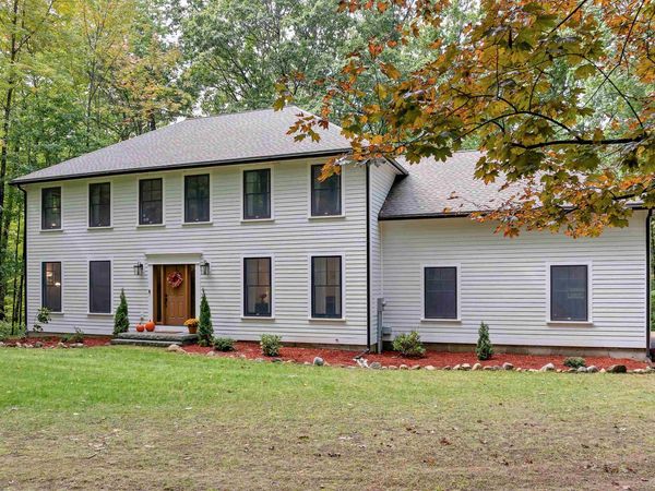 21 Oriole Drive, Bedford, NH 03110