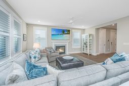1556 Asher Avenue photo 4