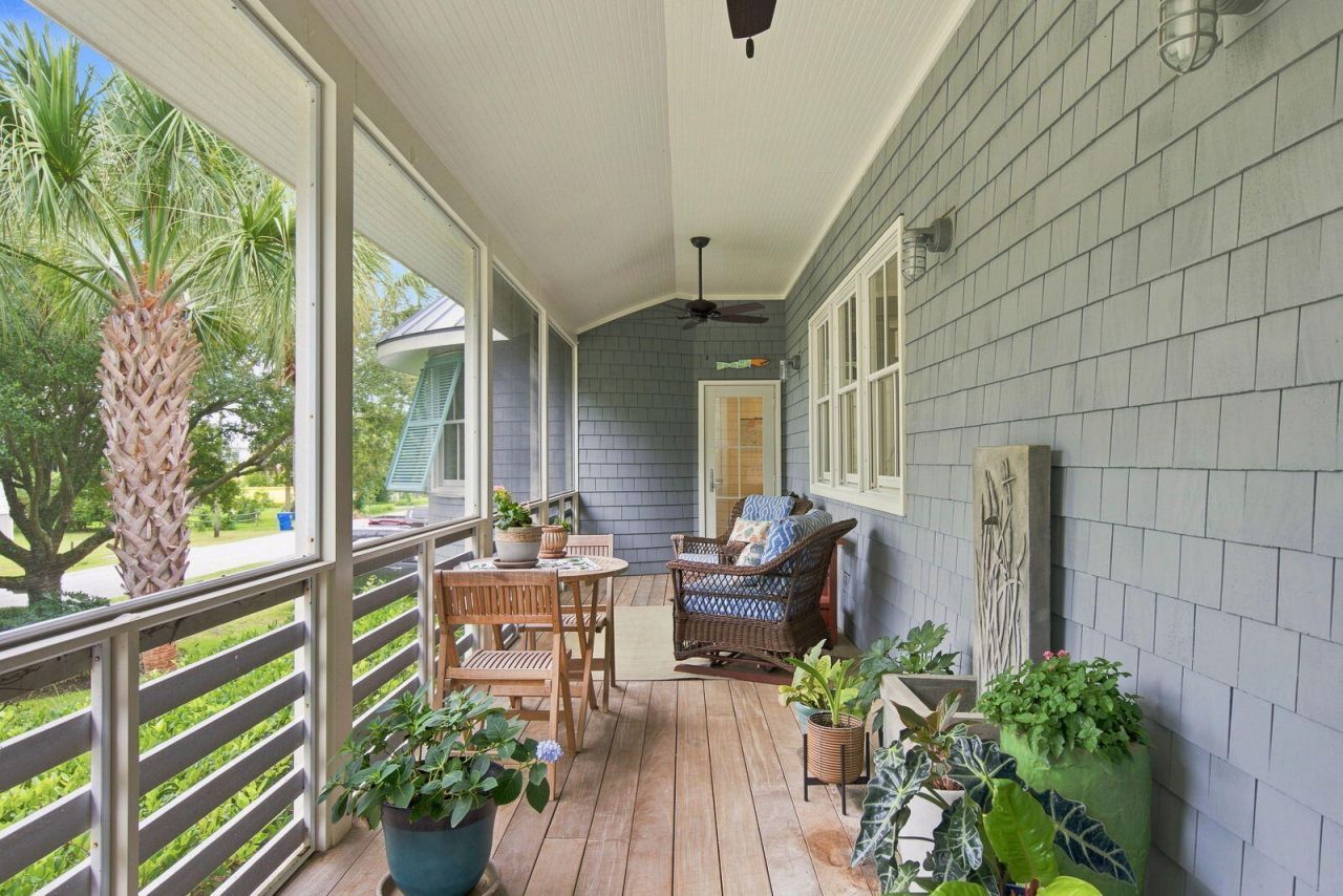 2672 Ion Avenue Photo 4