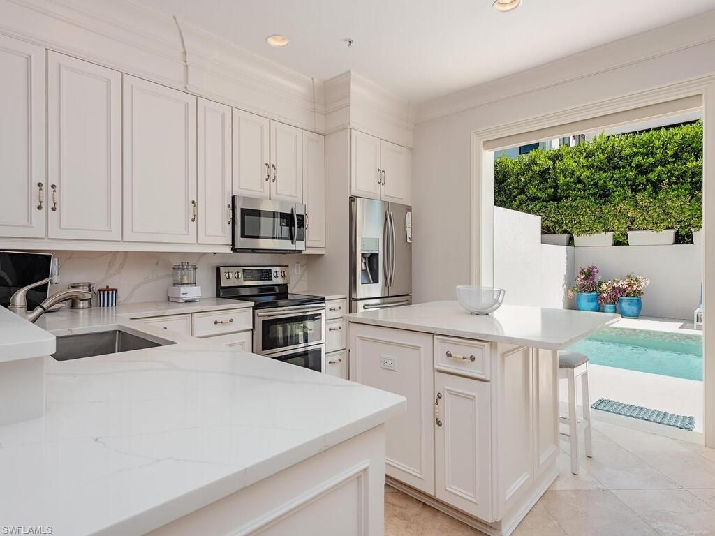 165 5th St S, Unit 3, Naples, FL 34102 Photo