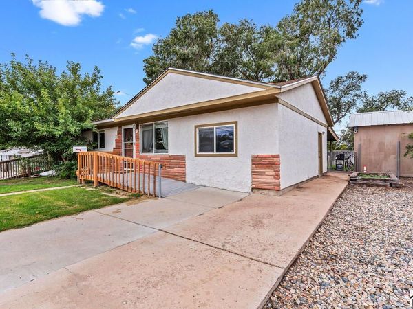 3 MacArthur Rd, Pueblo, CO 81001