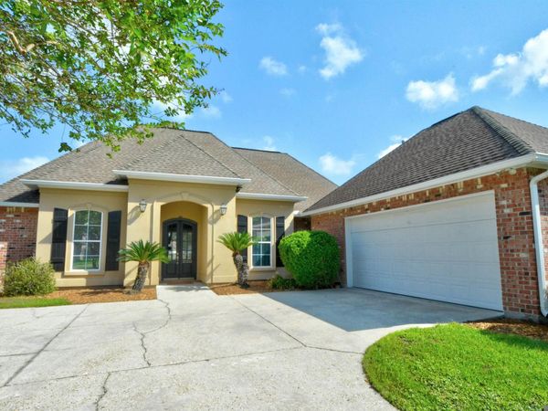 37252 S Lakeshore Ave, Prairieville, LA 70769