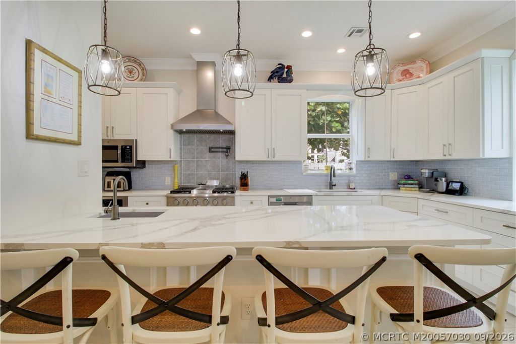 1002 SE Riverside Drive , Stuart, FL 34996 Photo