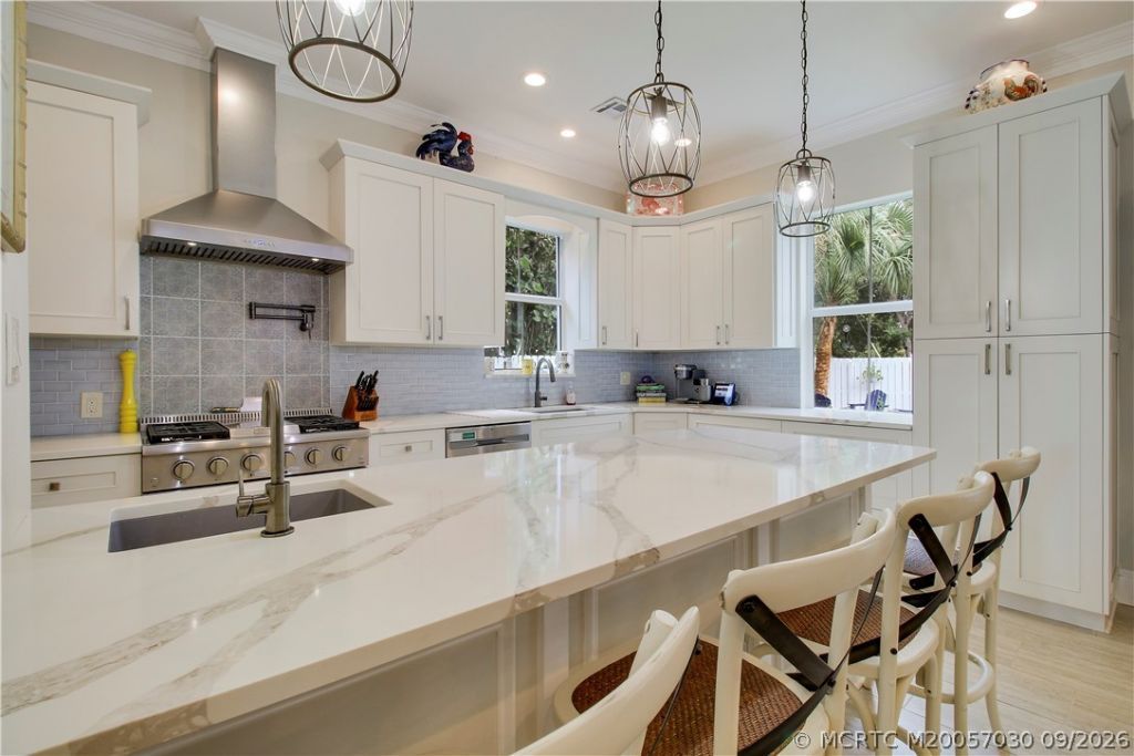 1002 SE Riverside Drive , Stuart, FL 34996 Photo