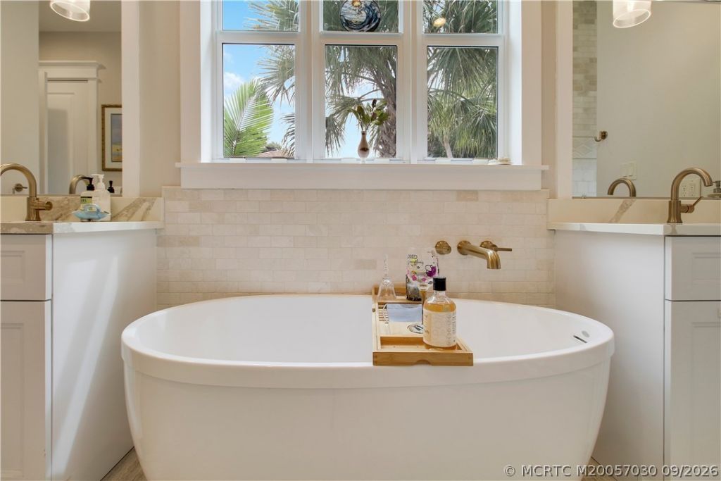 1002 SE Riverside Drive , Stuart, FL 34996 Photo