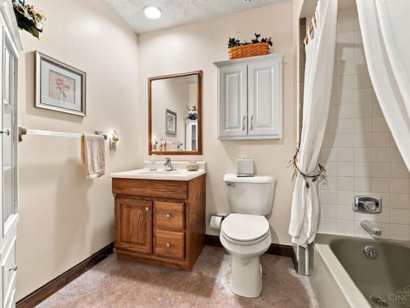 5696 Liberty Fairfield Road, Liberty Township, OH 45011 Photo 23