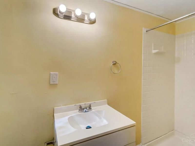 758 Straight Street, Cincinnati, OH 45214 Photo 8