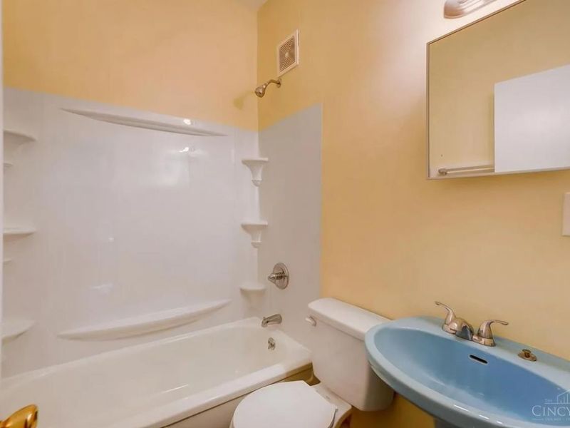 758 Straight Street, Cincinnati, OH 45214 Photo 9