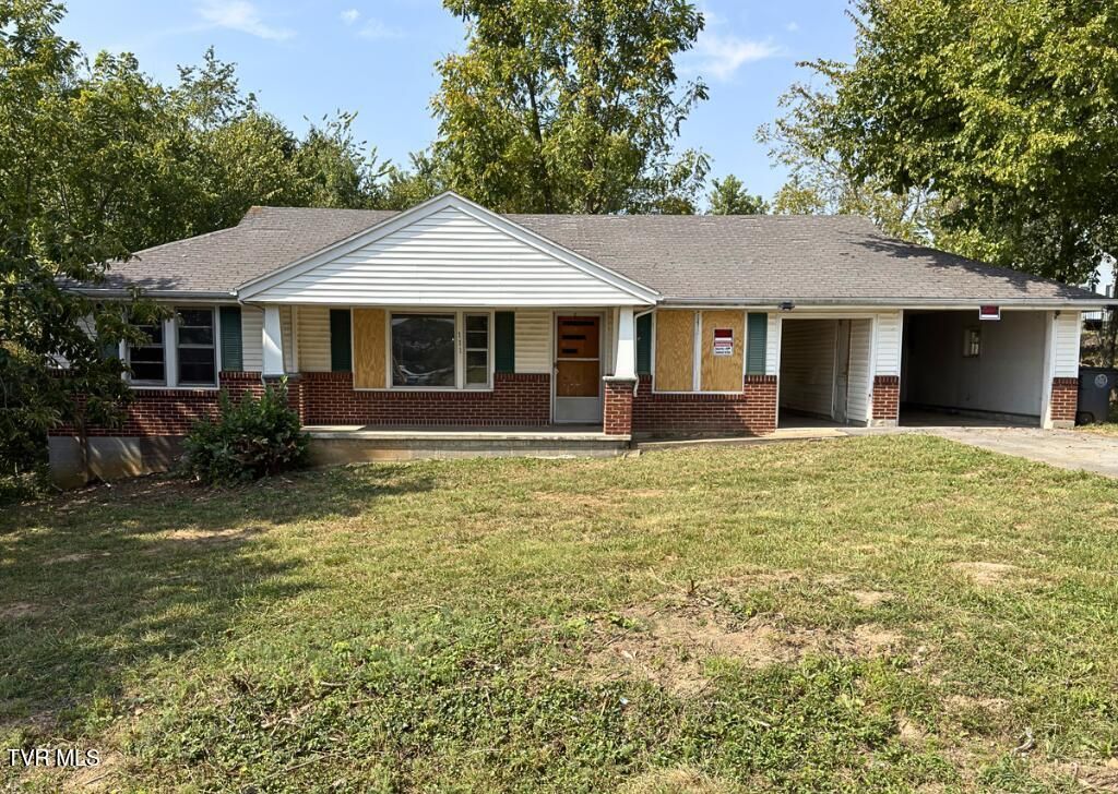 111 Kaywood Avenue, Mount Carmel, TN 37645 Main Photo