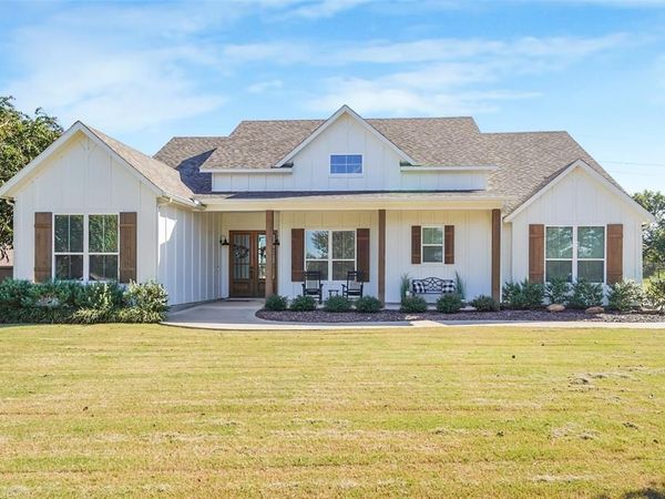 108 Southwood Drive , Burleson, TX 76028