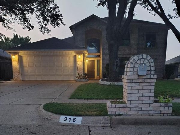 916 Pennsylvania Drive, Saginaw, TX 76131