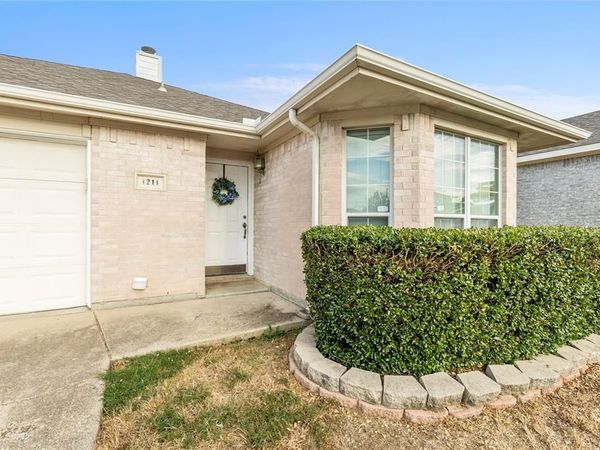 1211 Varacruz Drive , Arlington, TX 76010