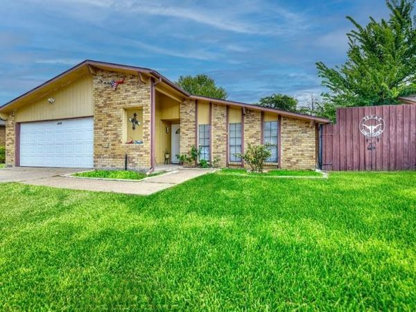 3205 Weather Vane Lane , Dallas, TX 75228