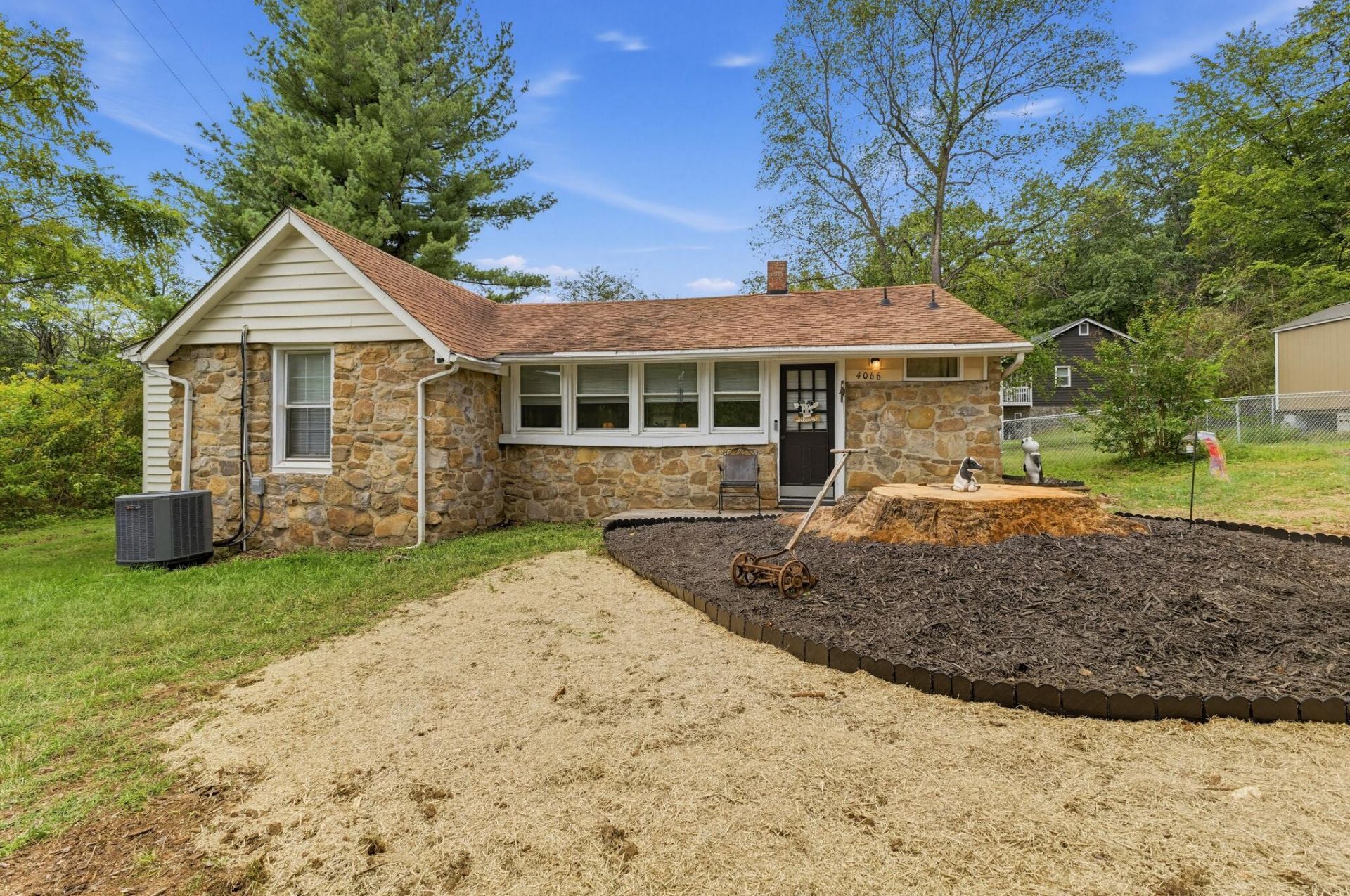 4066 Daugherty Rd, Salem, VA 24153 Main Photo