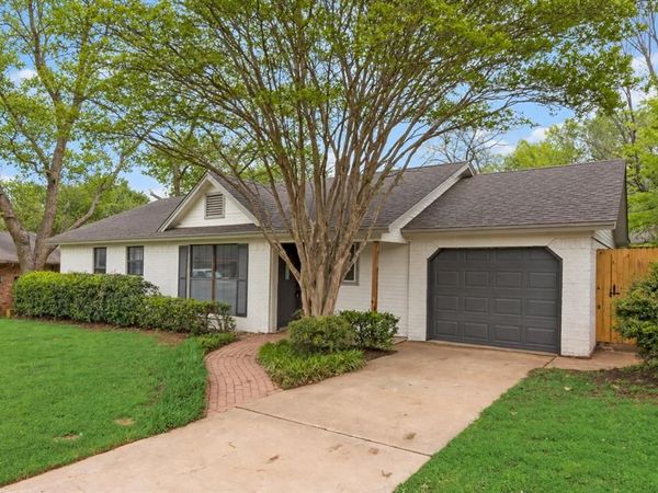 907 Melanie Lane, Keene, TX 76059