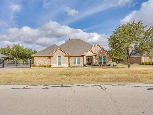 703 Country Club Drive, Joshua, TX 76058